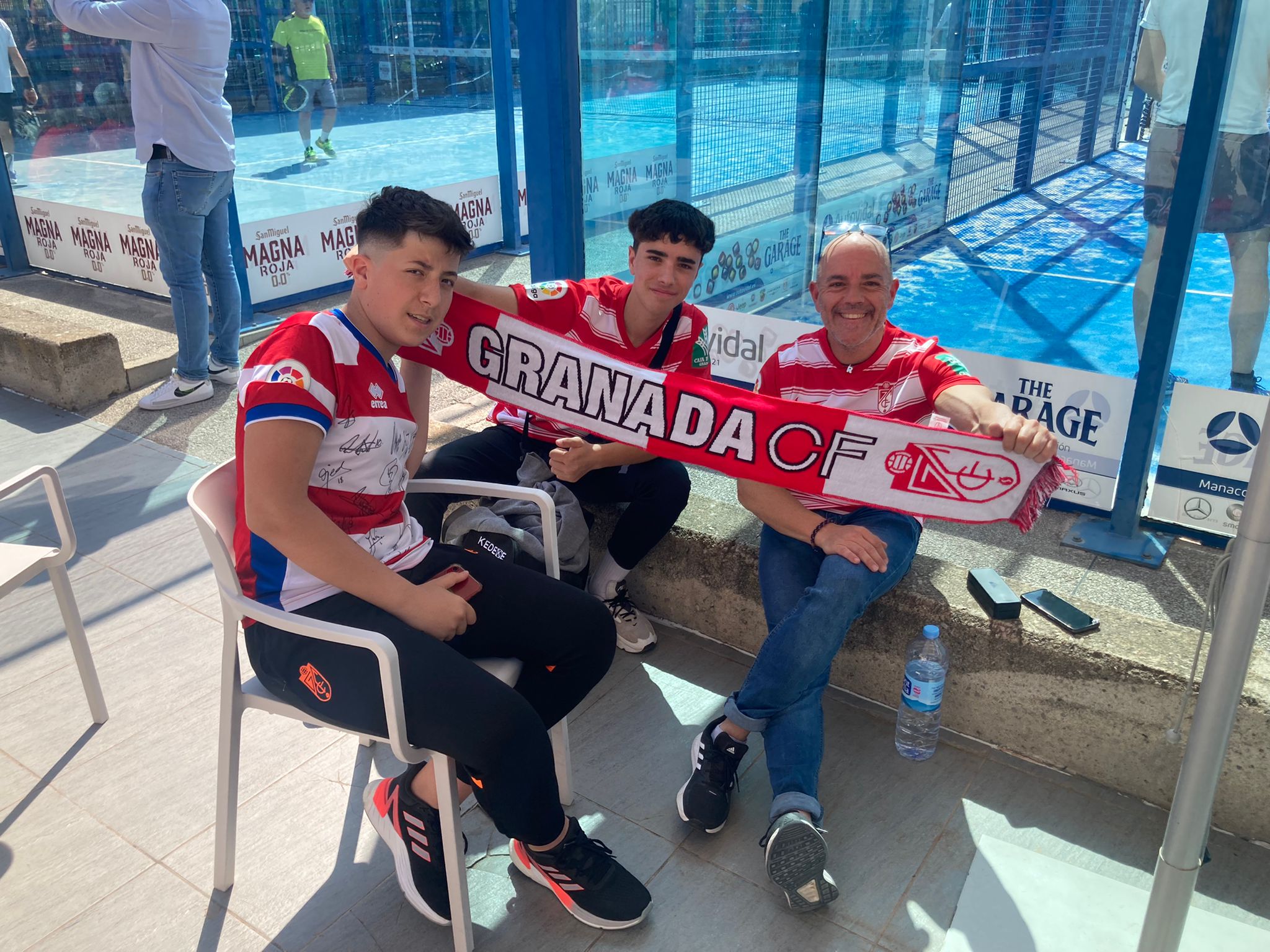 Cientos de aficionados han viajado a Mallorca para apoyar al Granada en una cita trascendental para la salvación