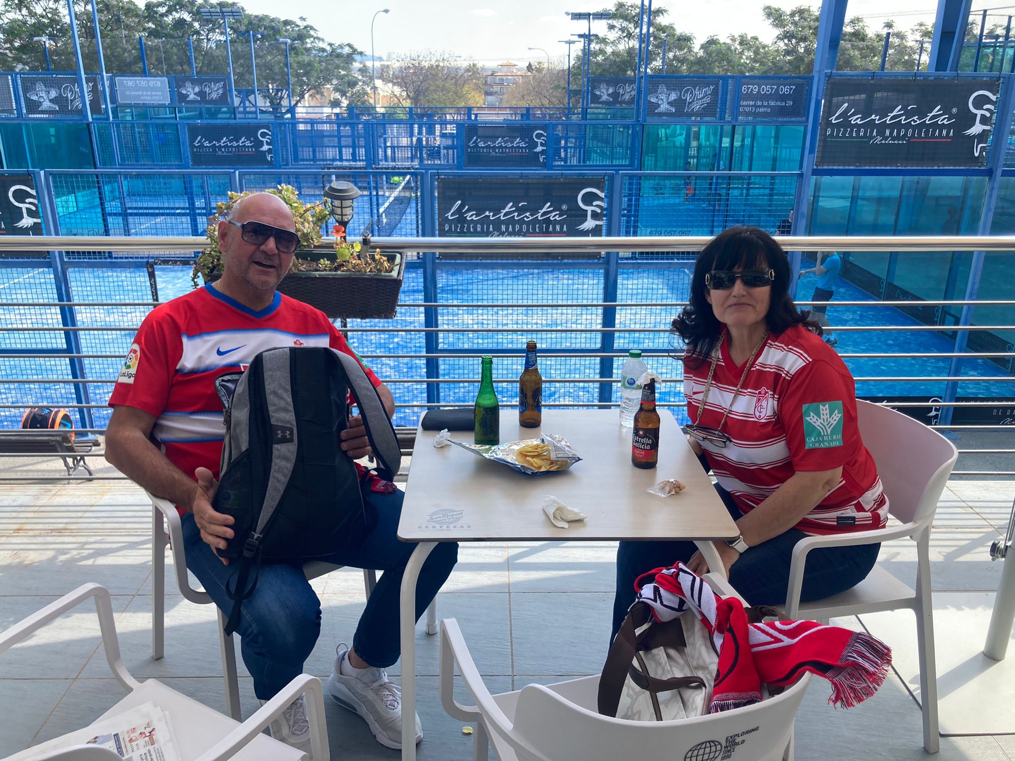 Cientos de aficionados han viajado a Mallorca para apoyar al Granada en una cita trascendental para la salvación