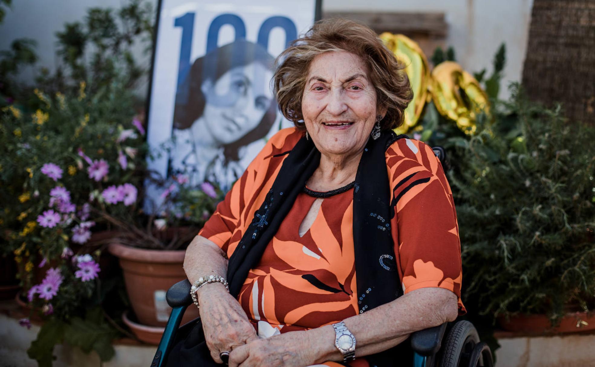 Teresa Sánchez, durante el homenaje que le ha preparado su familia este fin de semana para festejar que es centenaria. 