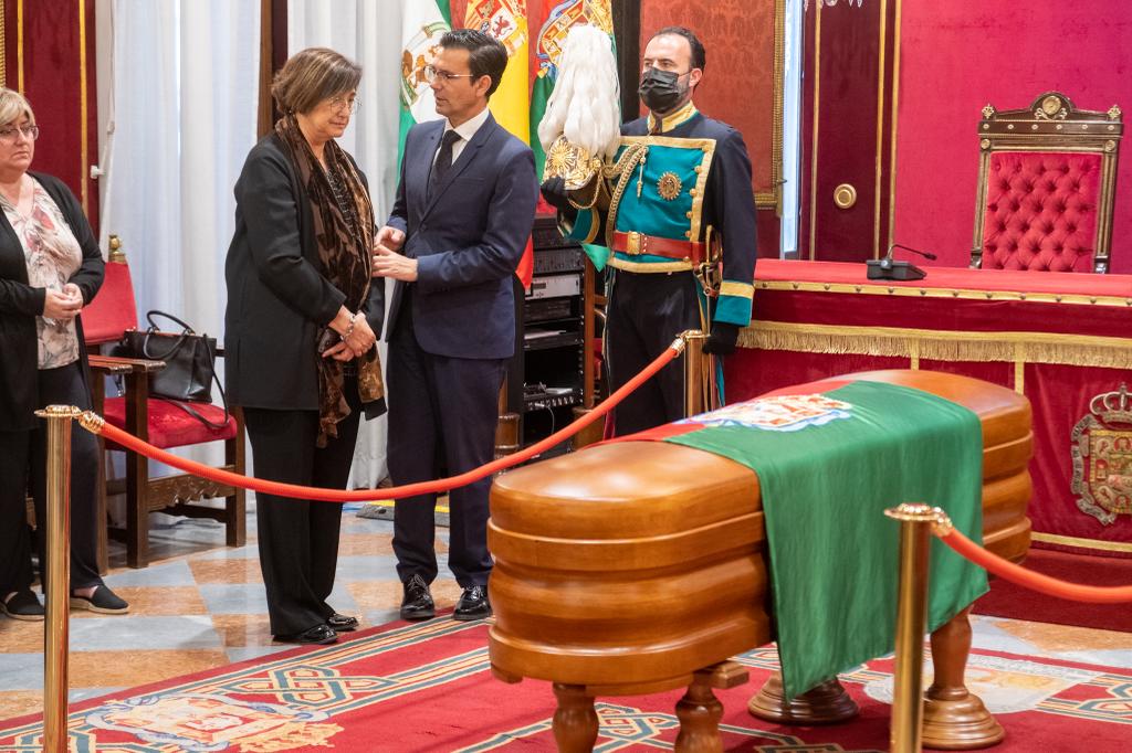 Capilla ardiente instalada en el Ayuntamiento de Granada para despedir a José María Corpas