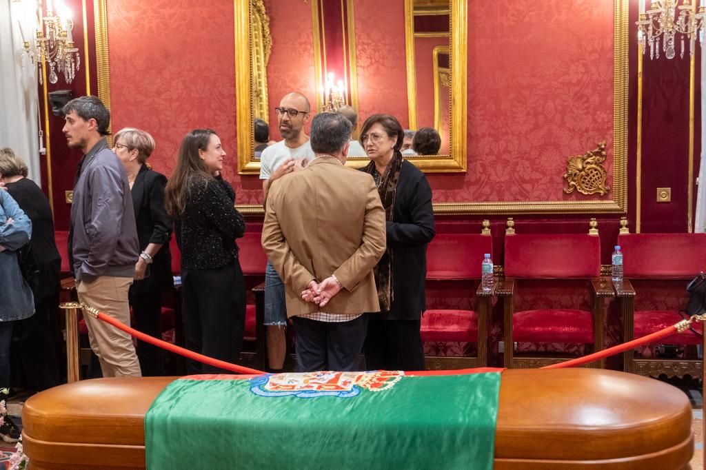 Capilla ardiente instalada en el Ayuntamiento de Granada para despedir a José María Corpas