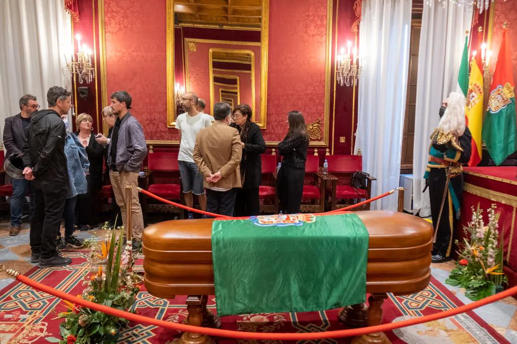 Capilla ardiente instalada en el Ayuntamiento de Granada para despedir a José María Corpas