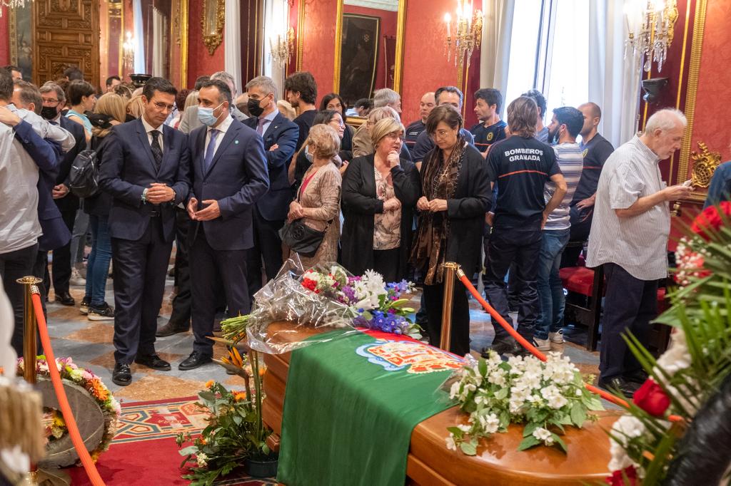 Capilla ardiente instalada en el Ayuntamiento de Granada para despedir a José María Corpas