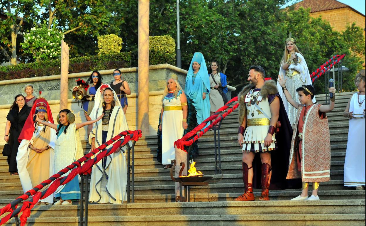 Ceremonia del Eterno Fuego Sagrado, presidida por los protagonistas de las Fiestas, Aníbal e Himilce. 