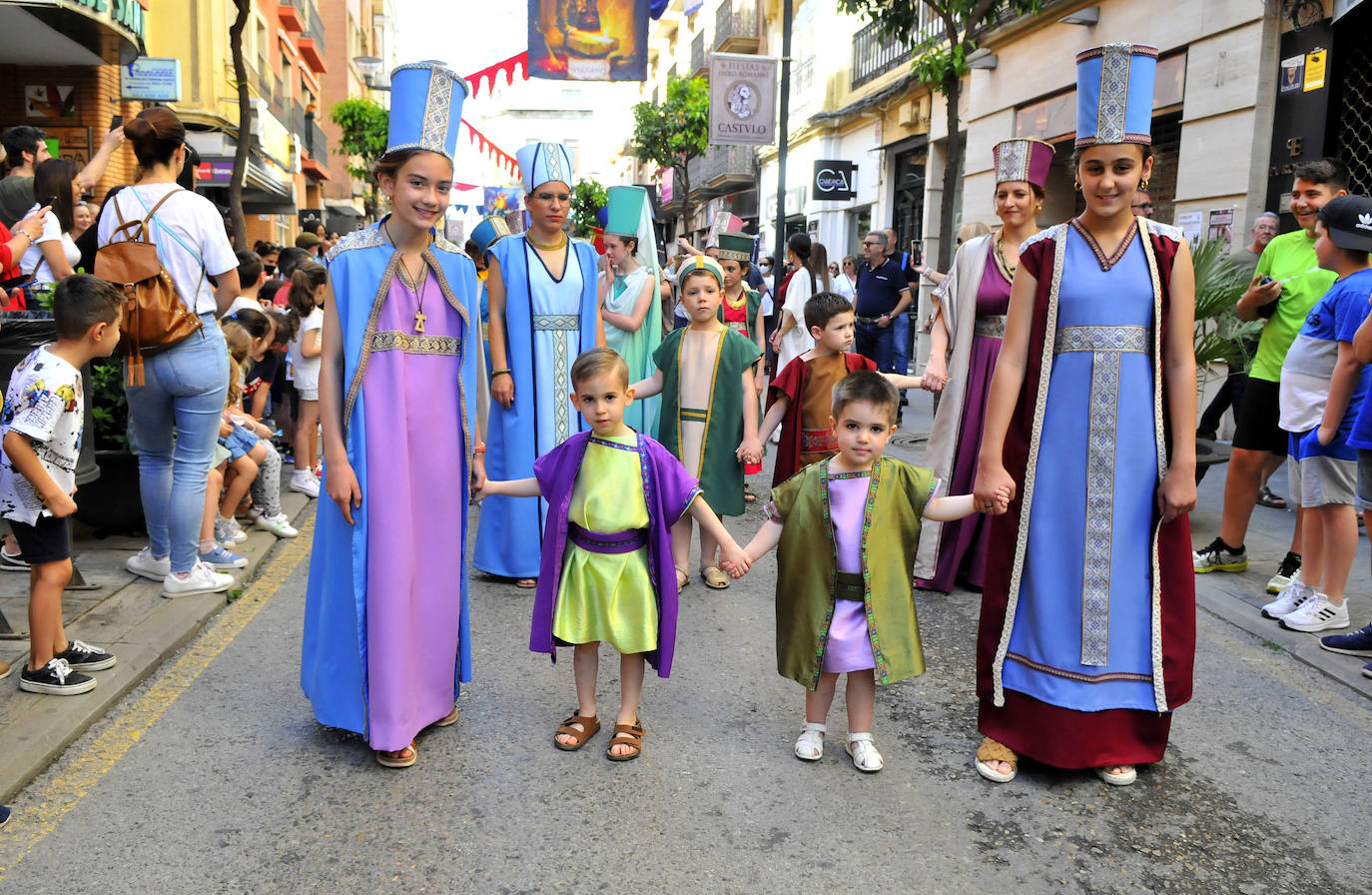 La ciudad disfruta con el desfile infantil.