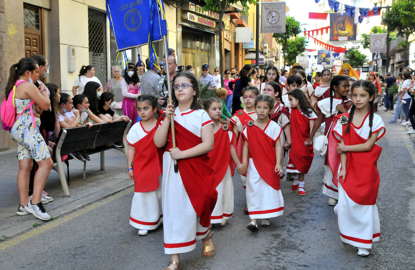 La ciudad disfruta con el desfile infantil.