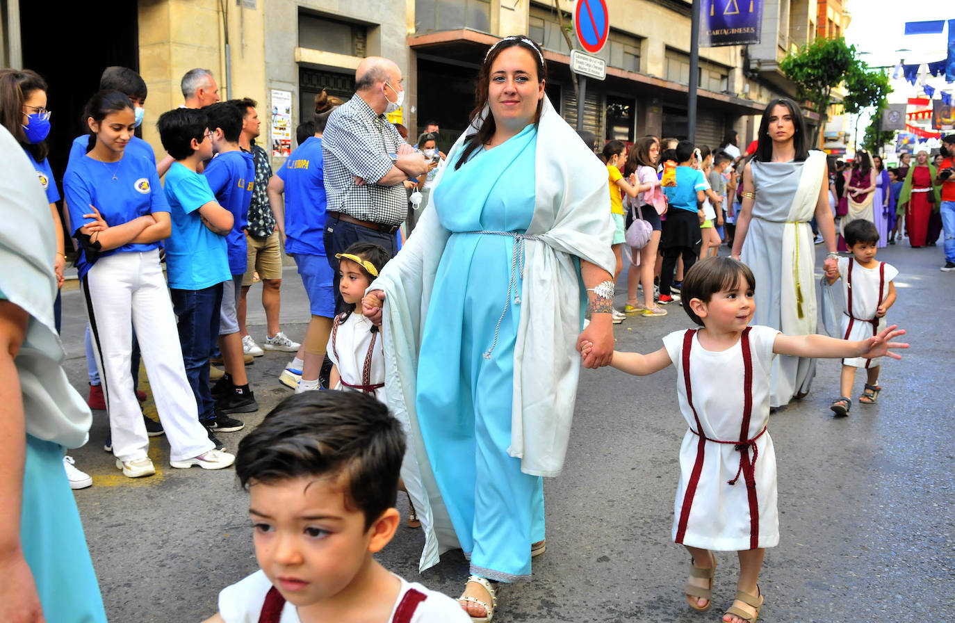 La ciudad disfruta con el desfile infantil.