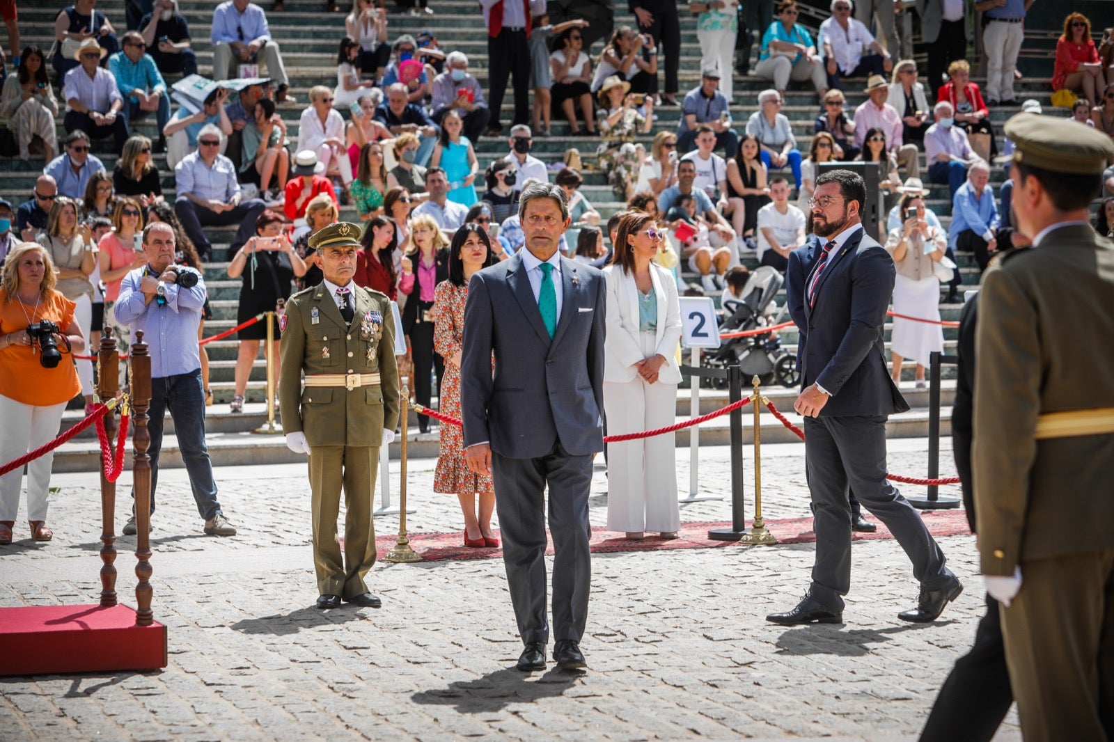 Más de 300 granadinos han llevado a cabo el juramento en la explanada del Palacio de Congresos.