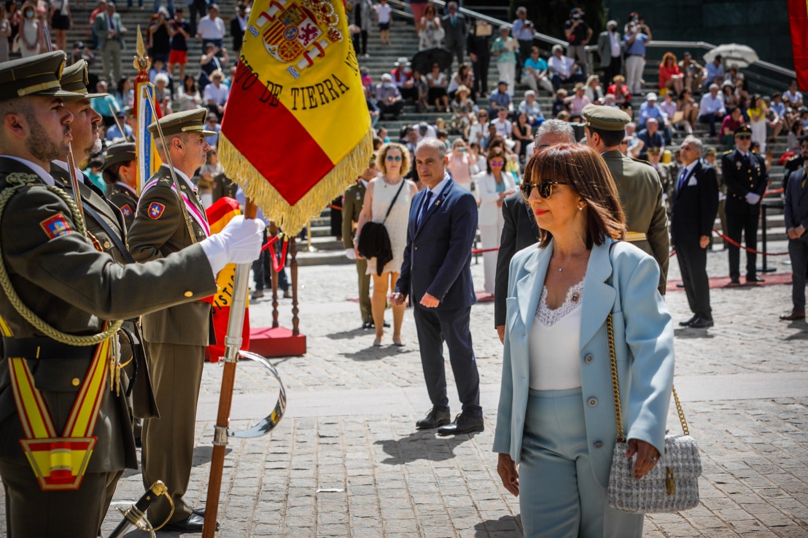 Más de 300 granadinos han llevado a cabo el juramento en la explanada del Palacio de Congresos.
