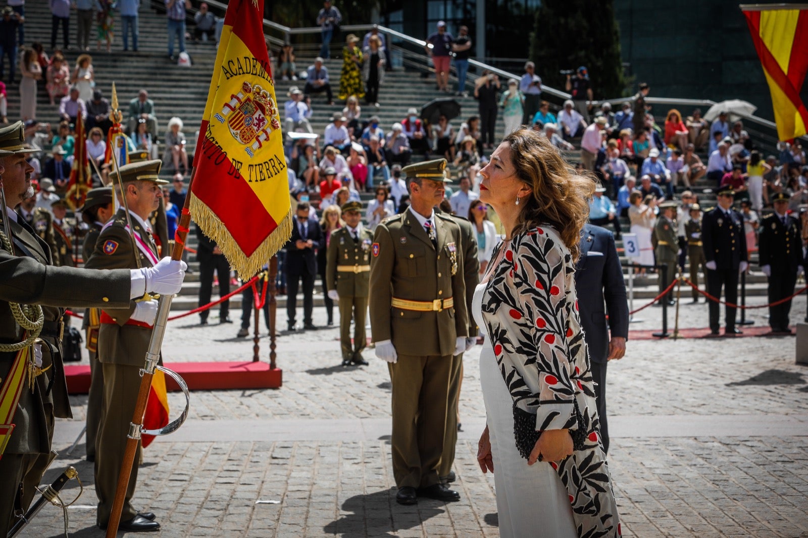 Más de 300 granadinos han llevado a cabo el juramento en la explanada del Palacio de Congresos.
