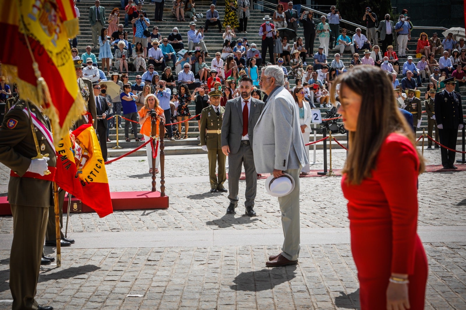 Más de 300 granadinos han llevado a cabo el juramento en la explanada del Palacio de Congresos.