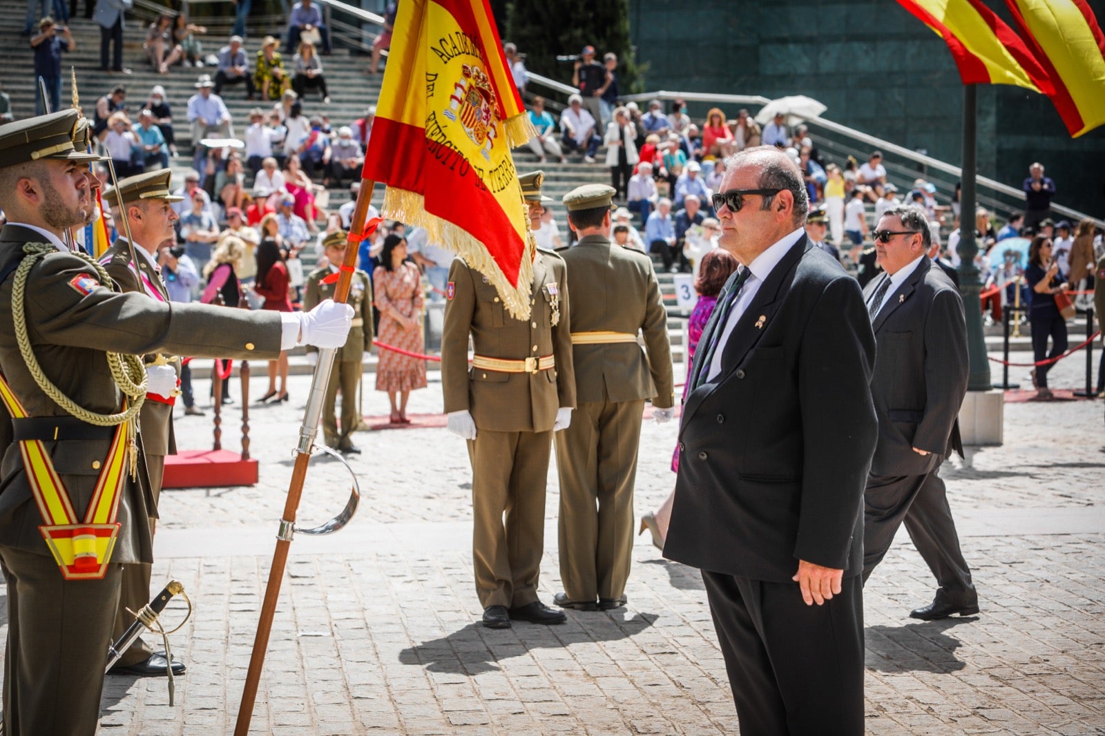Más de 300 granadinos han llevado a cabo el juramento en la explanada del Palacio de Congresos.