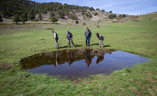 Laguna generada en el paraje de Prado del Rey tras descongelarse la última nevada. 