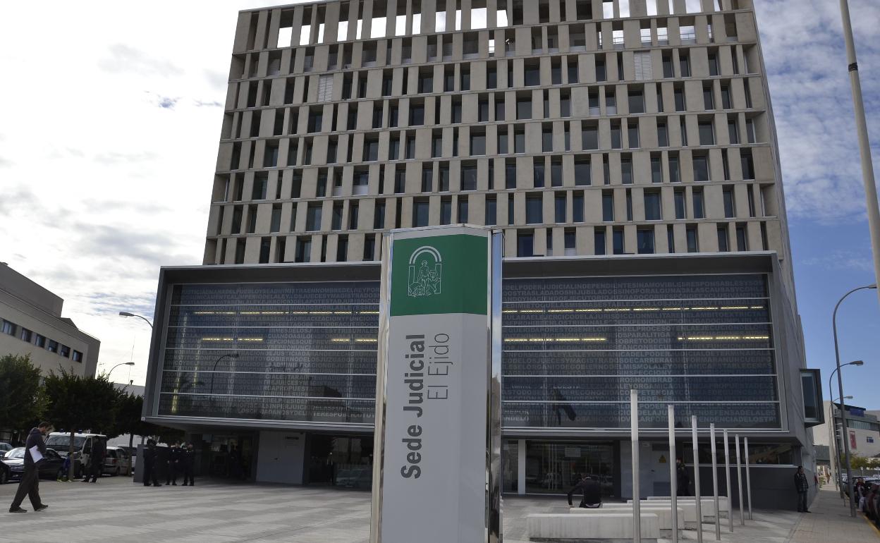 Vista exterior de la sede judicial de El Ejido.