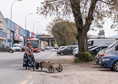Imagen secundaria 1 - Camino de las Vacas. Hay un solar donde se almacena la chatarra para facilitar su tratamiento. Hay tres asentamientos en la ciudad. 