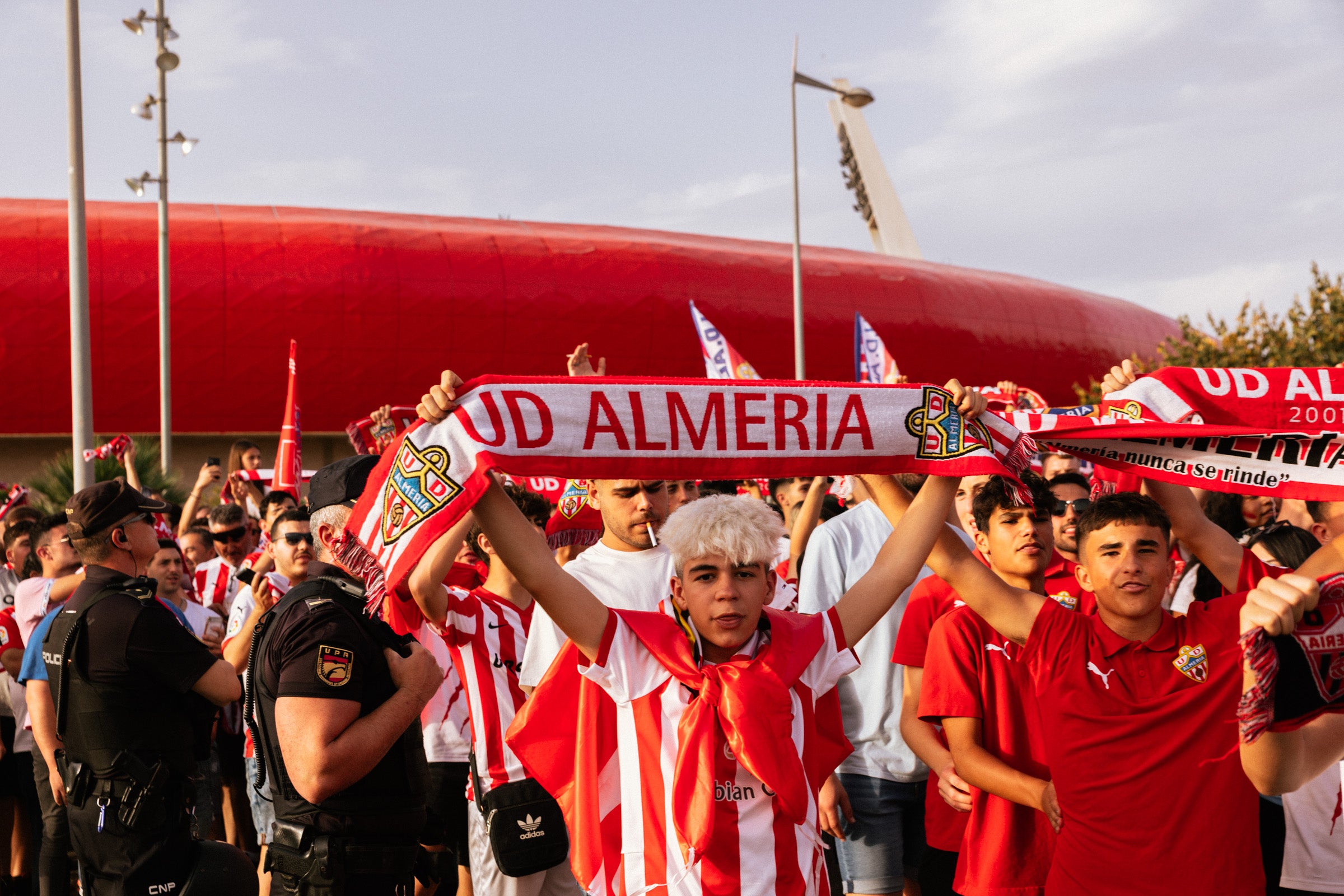 Fotos: Así ha recibido a la UD Almería la marea rojiblanca