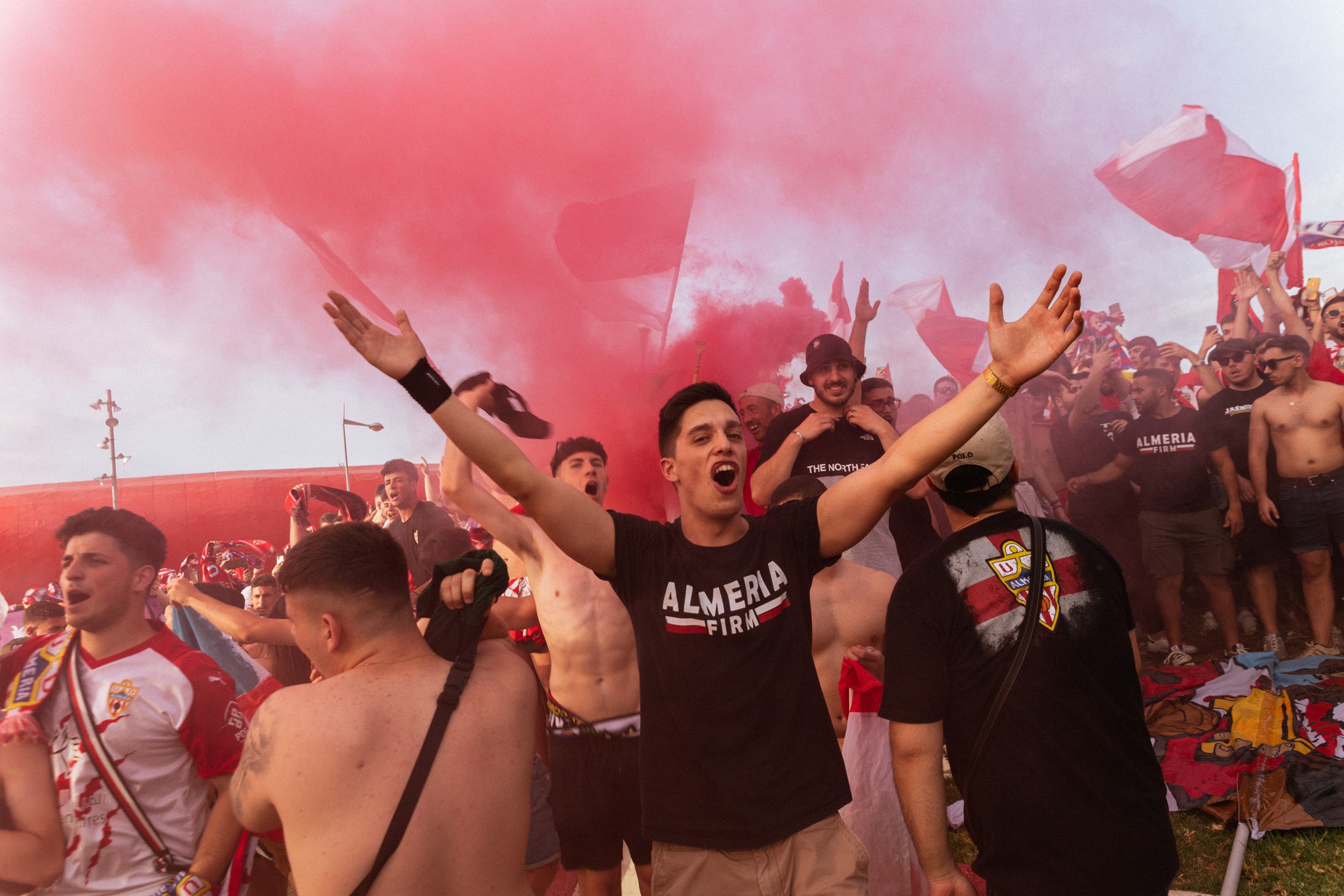 Fotos: Así ha recibido a la UD Almería la marea rojiblanca
