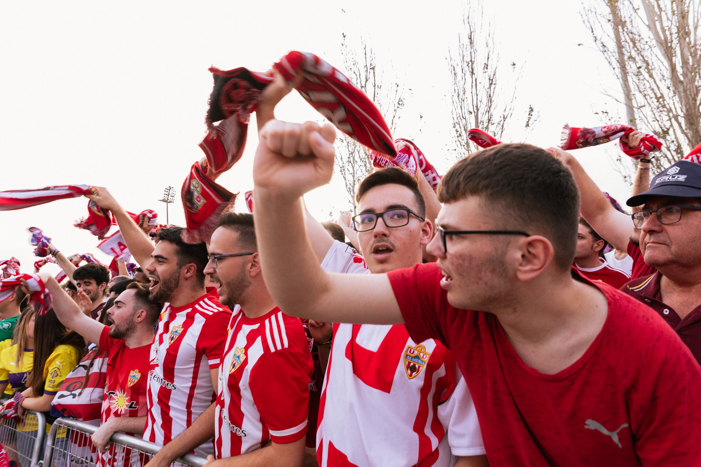 Fotos: Así ha recibido a la UD Almería la marea rojiblanca