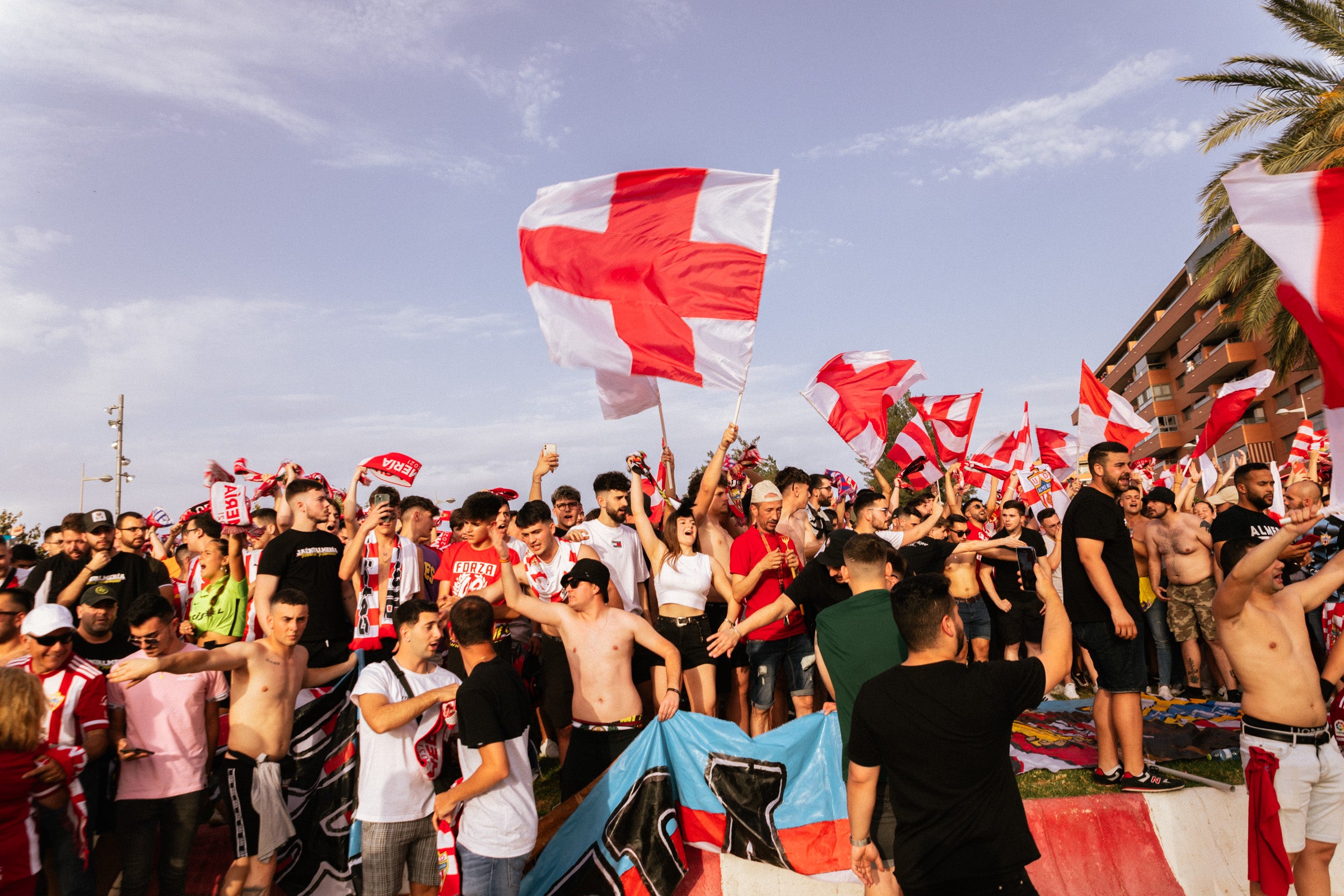 Fotos: Así ha recibido a la UD Almería la marea rojiblanca