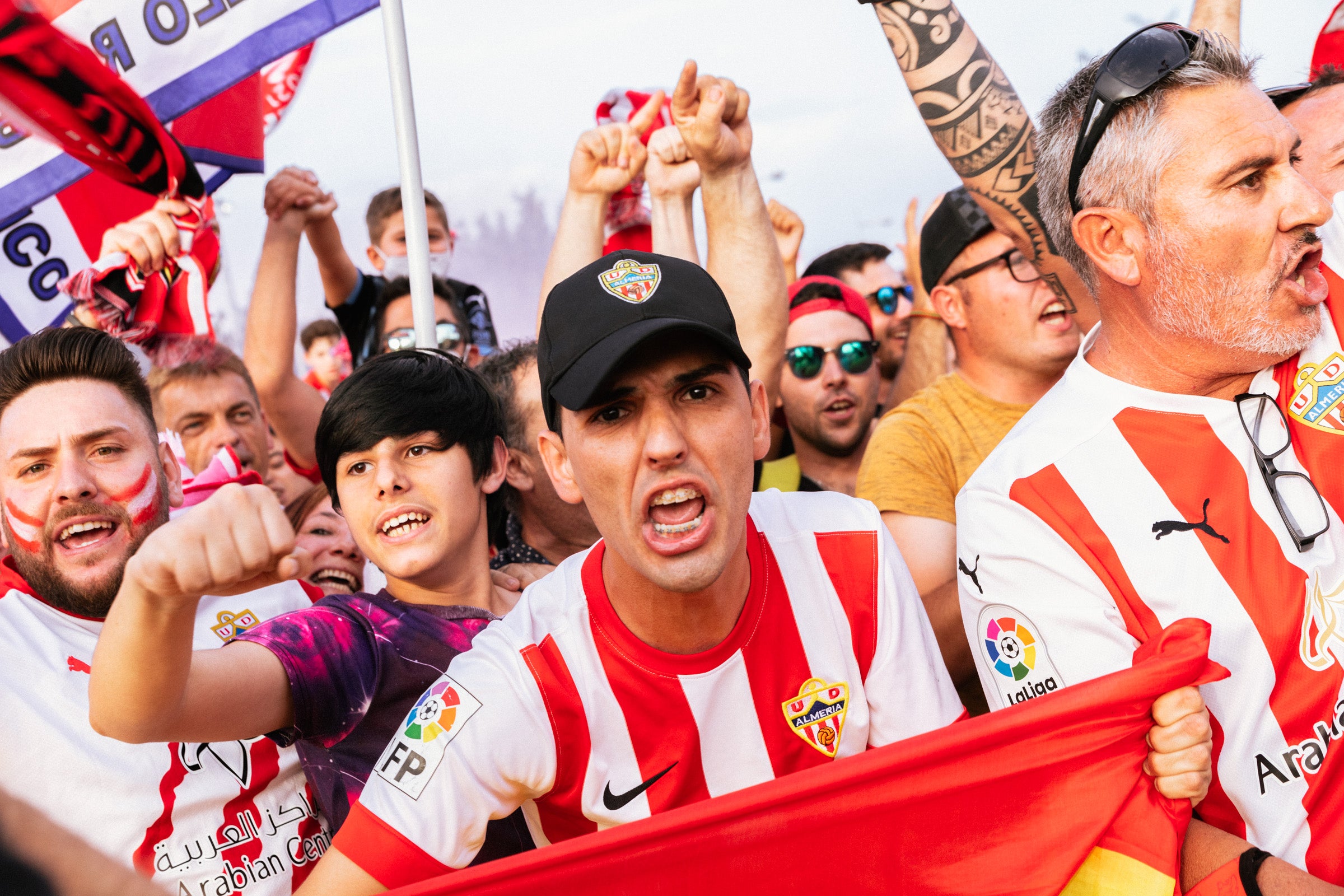 Fotos: Así ha recibido a la UD Almería la marea rojiblanca