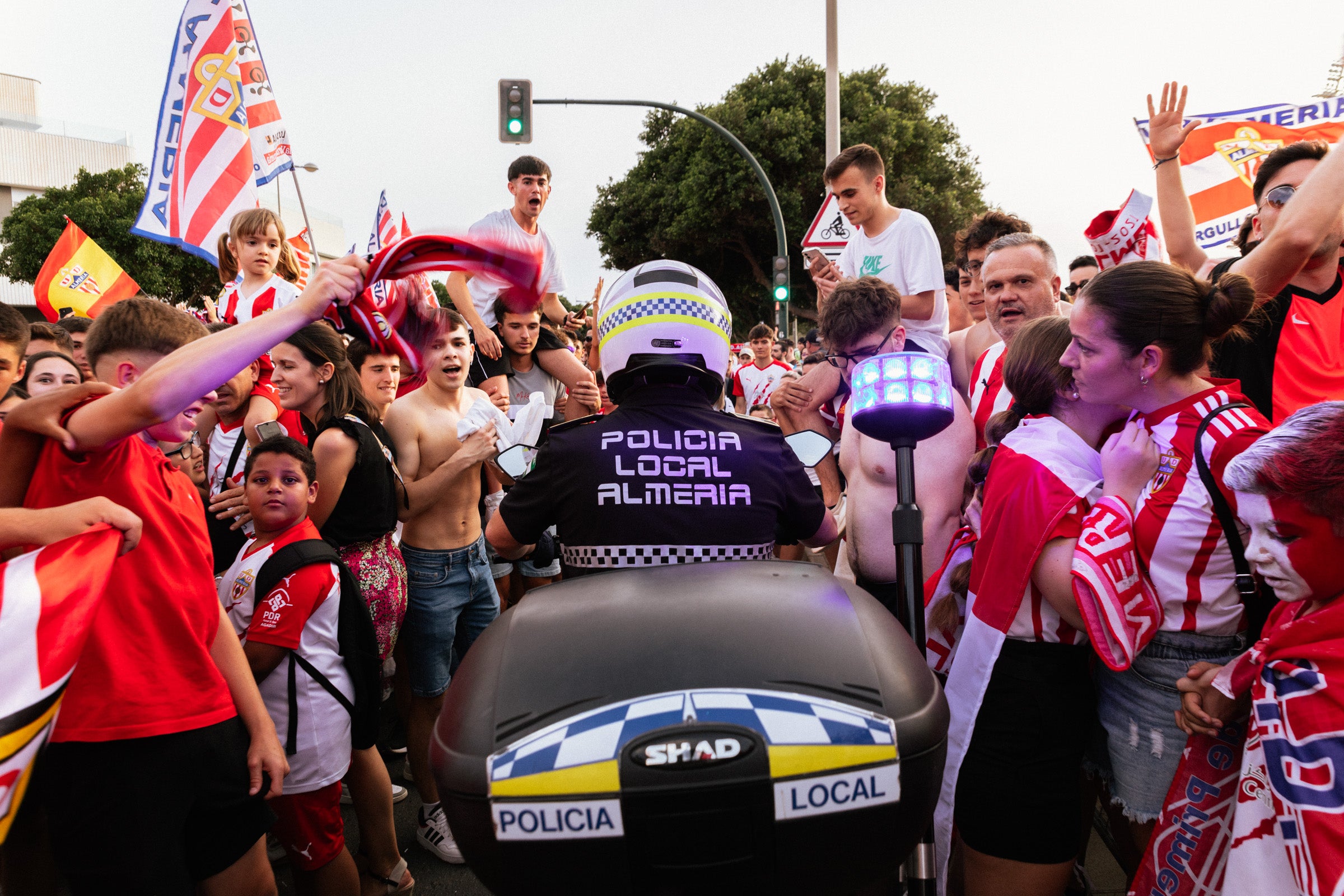 Fotos: Así ha recibido a la UD Almería la marea rojiblanca