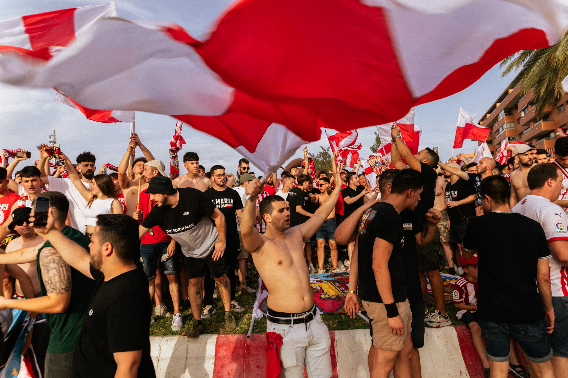 Fotos: Así ha recibido a la UD Almería la marea rojiblanca