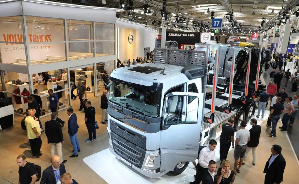 Imagen de archivo de un camión Volvo en el Salón del vehículo comercial de Hannover de 2018. 
