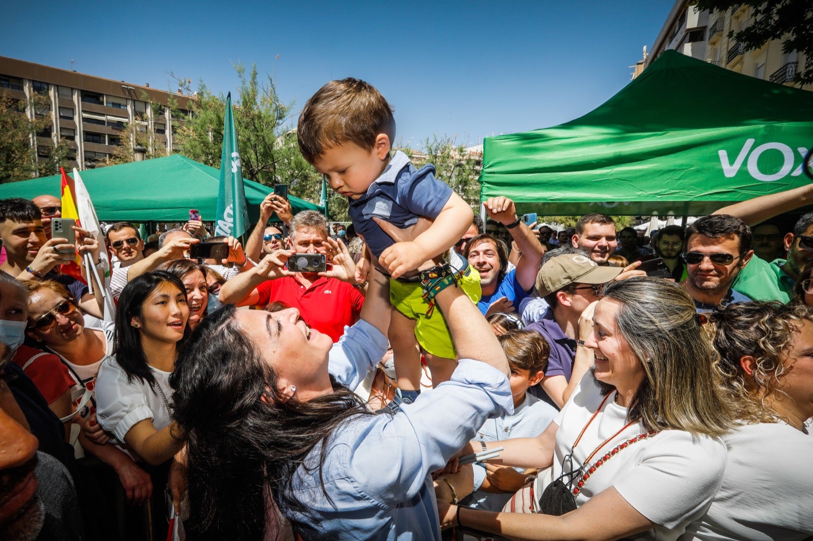 La candidata celebra la decisión del Contencioso-Administrativo de no admitir a trámite la demanda de Andaluces Levantaos sobre su empadronamiento, una polémica que califica de «bulo»