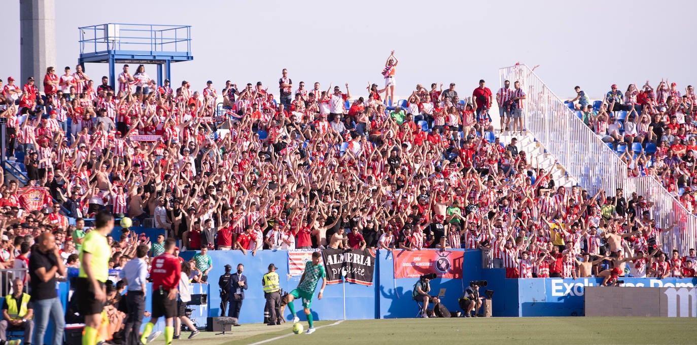El partido del Almería en Butarque, a pie de campo