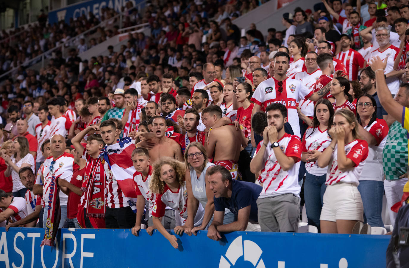 El partido del Almería en Butarque, a pie de campo