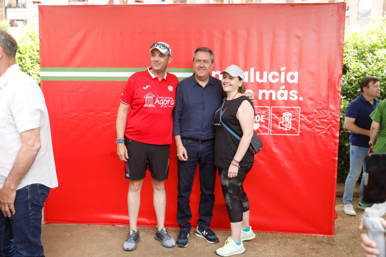 Más de 80 imágenes de los ediles socialistas de la provincia con el candidato del partido a la presidencia de la Junta