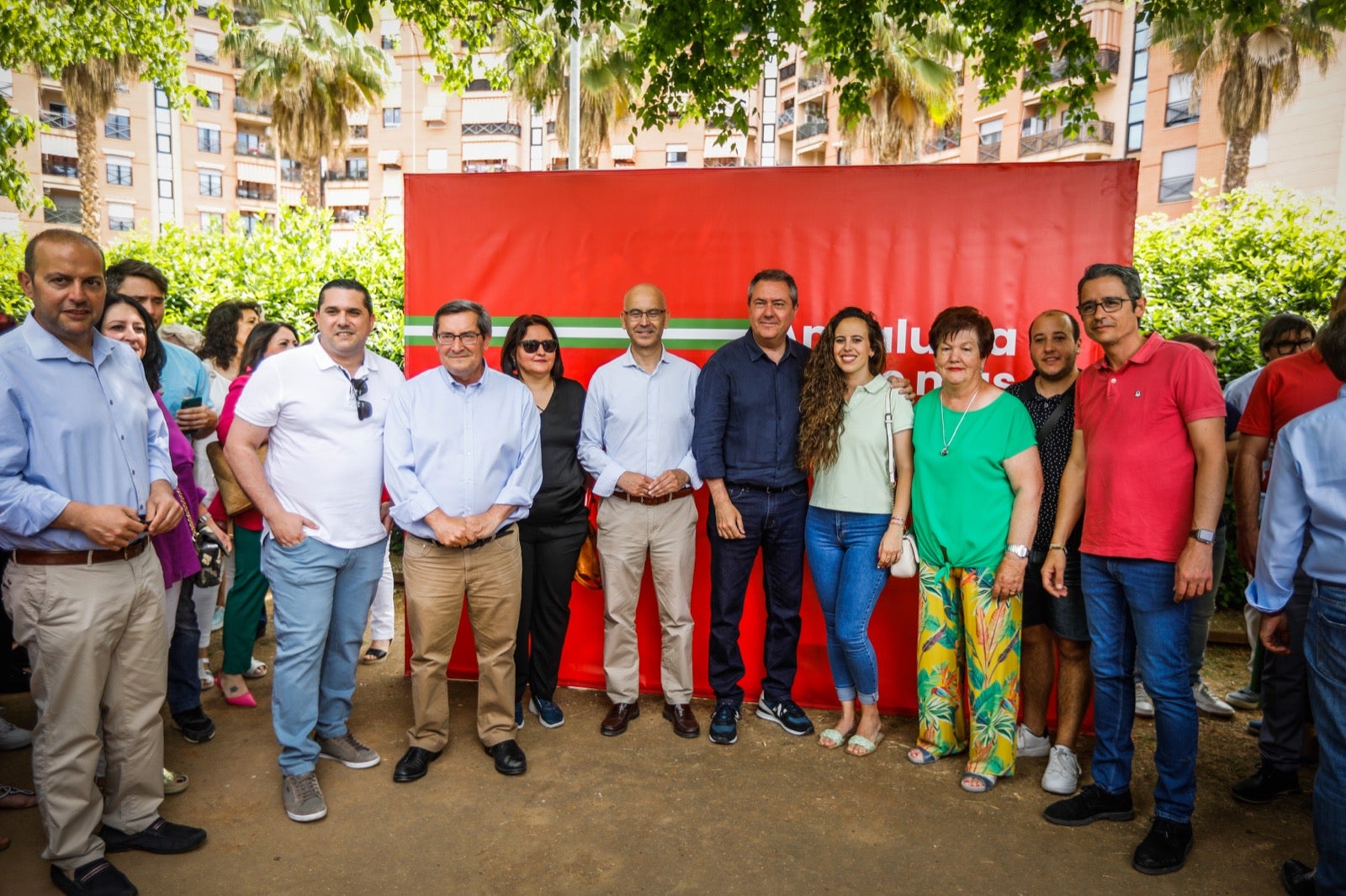 Más de 80 imágenes de los ediles socialistas de la provincia con el candidato del partido a la presidencia de la Junta