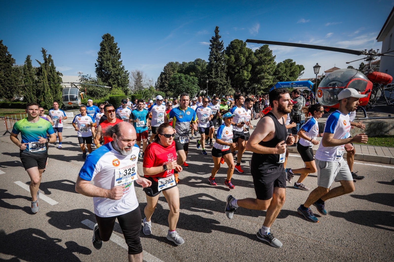 Así se ha desarrollado la segunda carrera de 'Los Volantones', celebrada con motivo de los actos del centenario de la base
