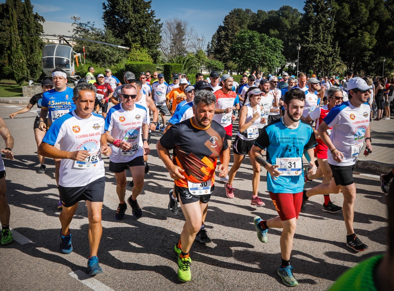 Así se ha desarrollado la segunda carrera de 'Los Volantones', celebrada con motivo de los actos del centenario de la base