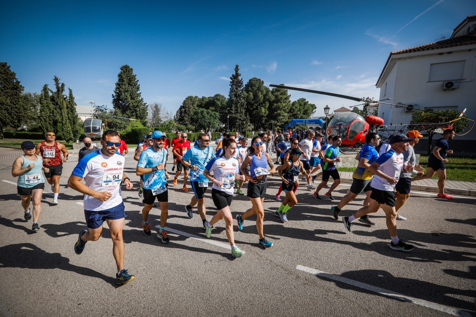 Así se ha desarrollado la segunda carrera de 'Los Volantones', celebrada con motivo de los actos del centenario de la base