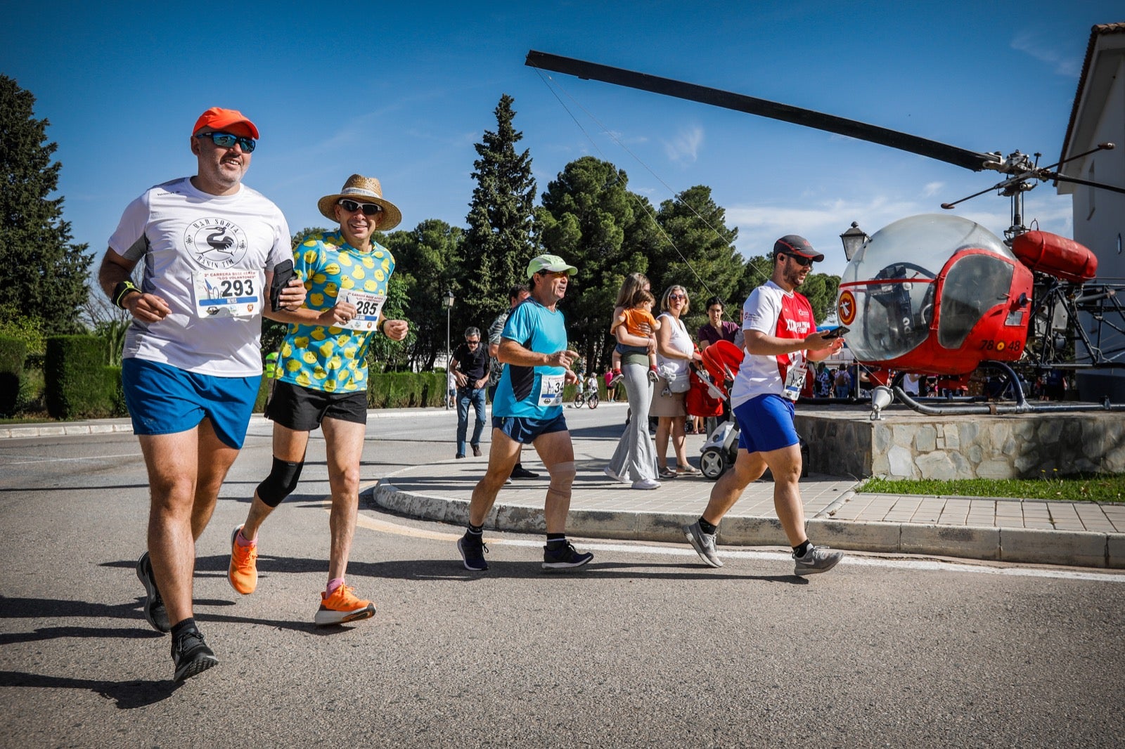 Así se ha desarrollado la segunda carrera de 'Los Volantones', celebrada con motivo de los actos del centenario de la base