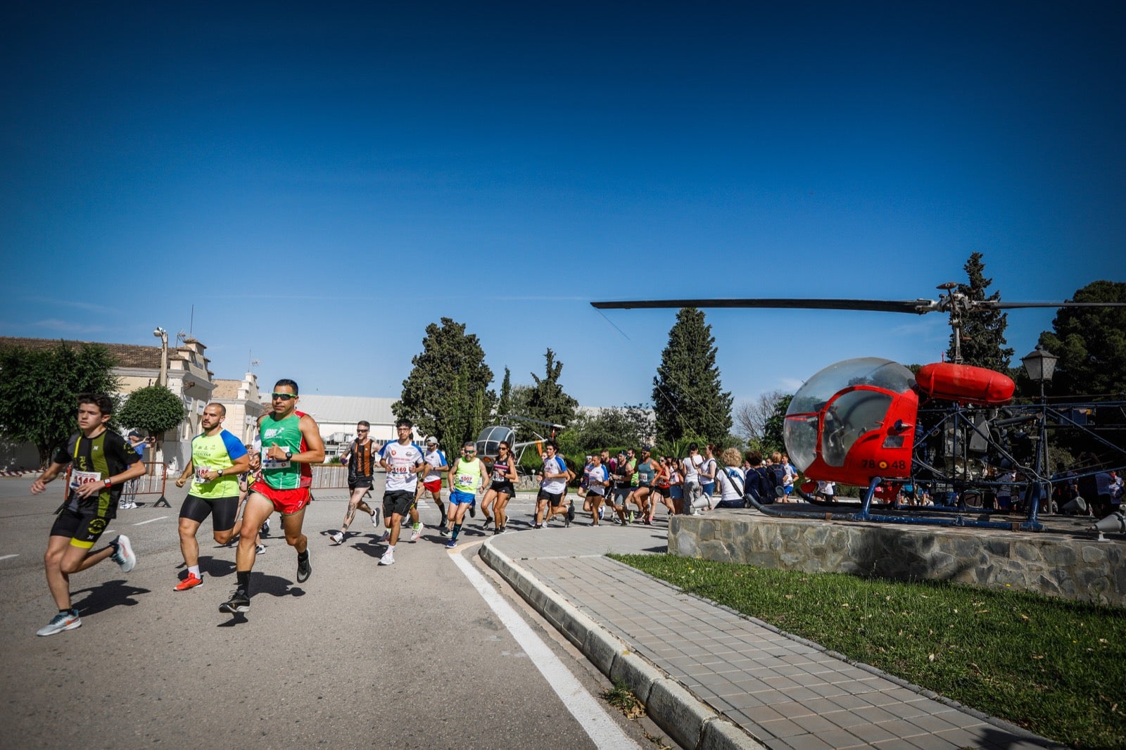 Así se ha desarrollado la segunda carrera de 'Los Volantones', celebrada con motivo de los actos del centenario de la base