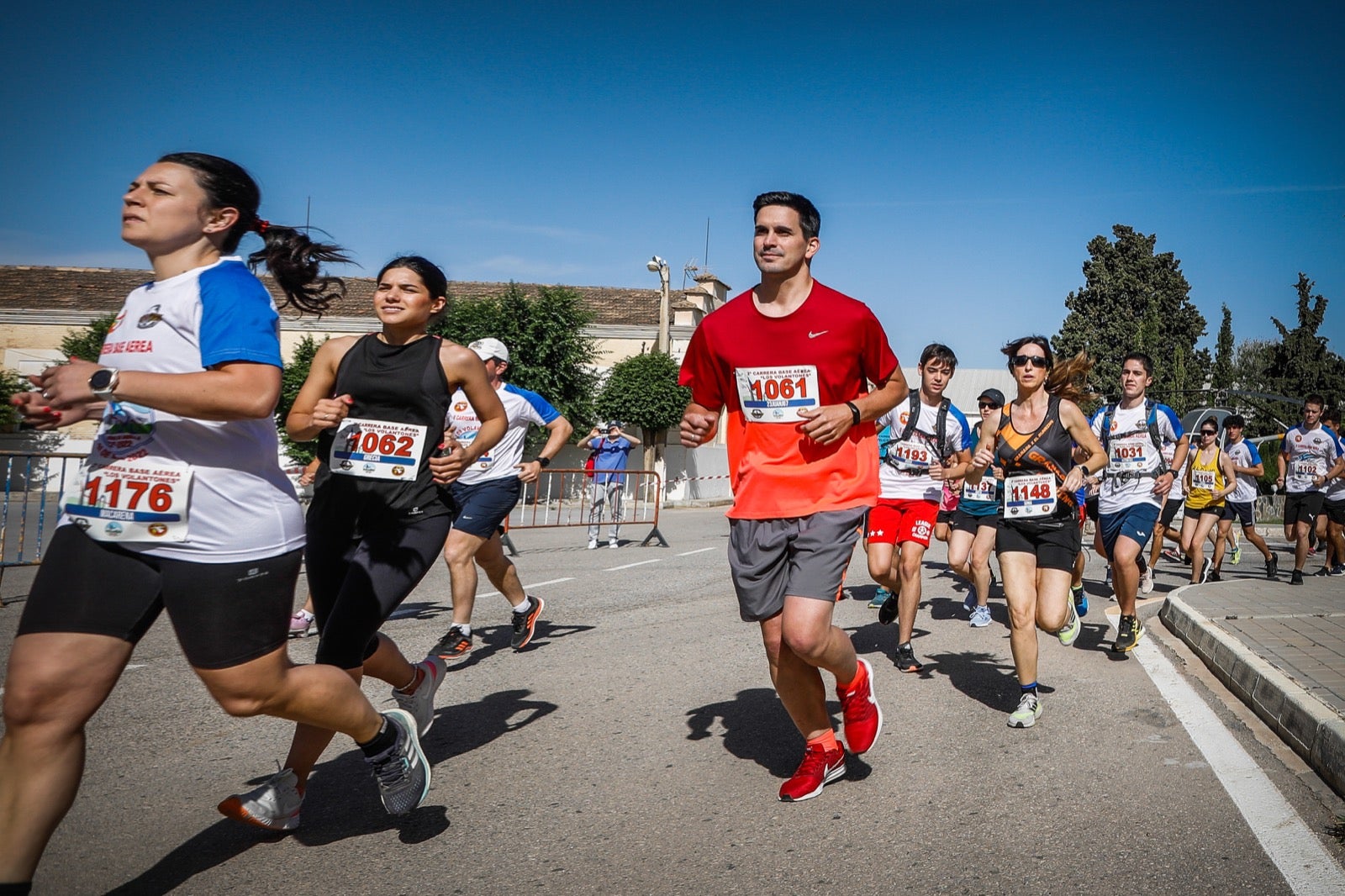Así se ha desarrollado la segunda carrera de 'Los Volantones', celebrada con motivo de los actos del centenario de la base