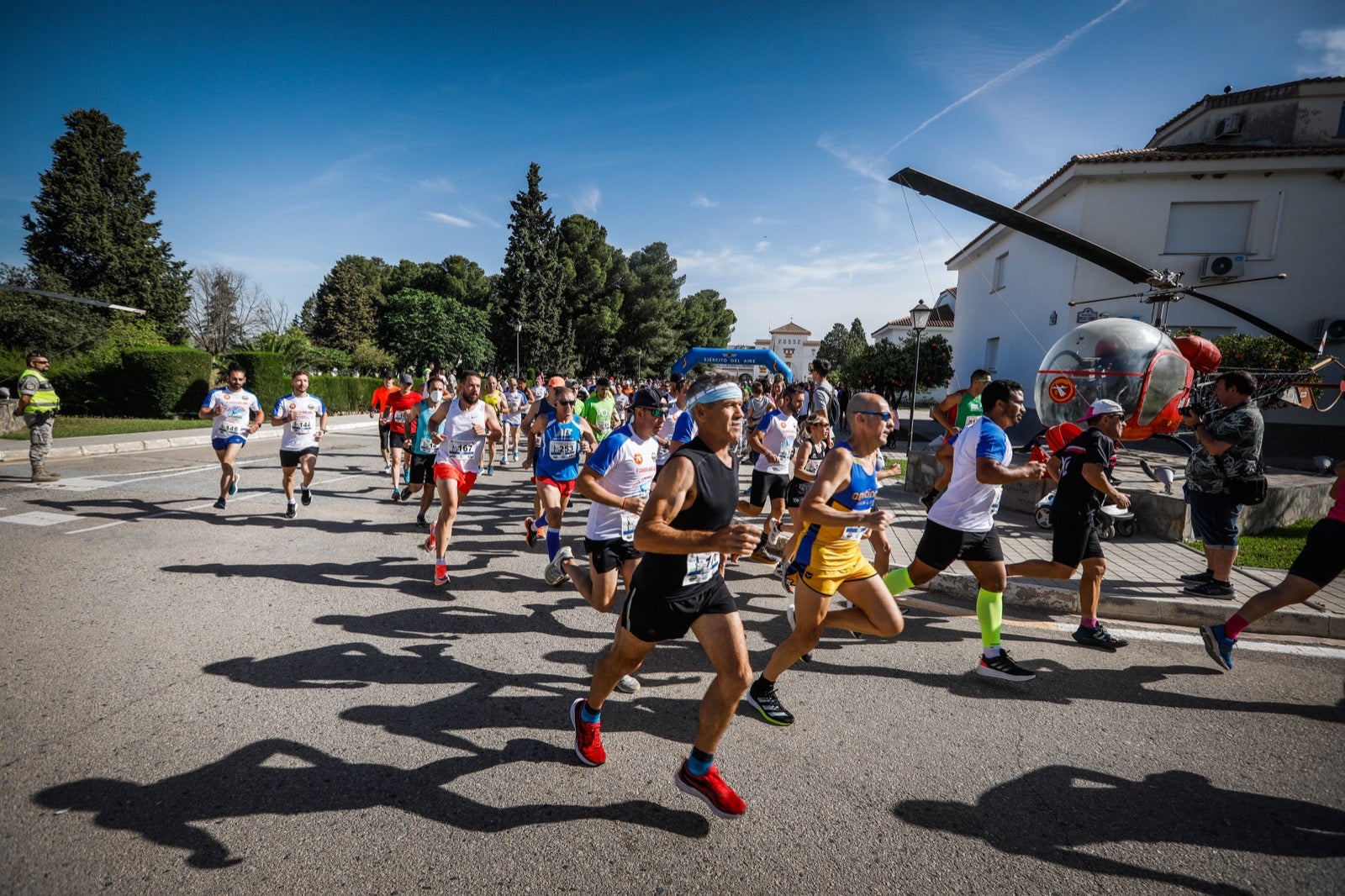 Así se ha desarrollado la segunda carrera de 'Los Volantones', celebrada con motivo de los actos del centenario de la base