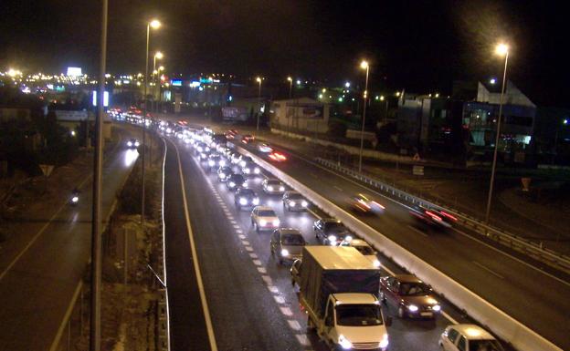 Buscan a un conductor kamikaze que causó un accidente en la Circunvalación de Granada