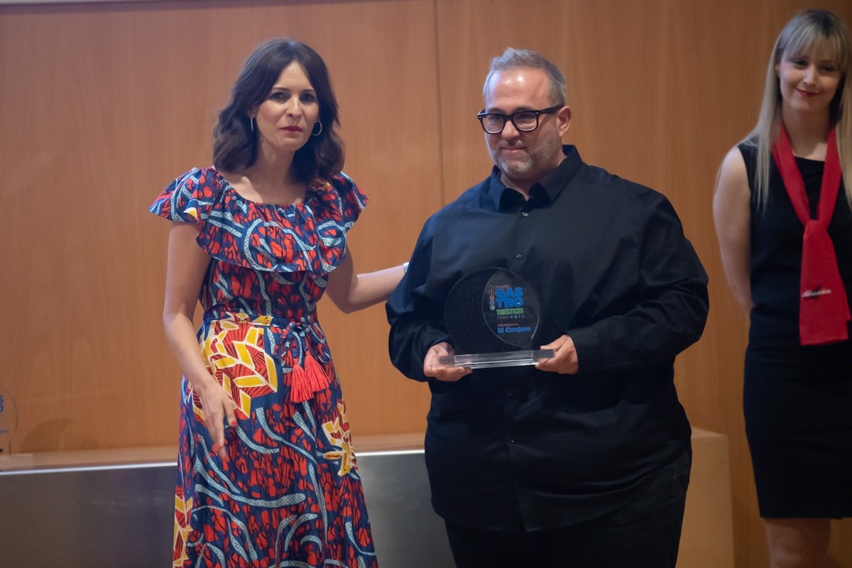 Se ha reconocido a lo mejor del sector granadino en cinco categorías: Mejor Hotel, Mejor Cocinero, Mejor Alojamiento Rural, Mejor Taberna y Mejor Restaurante