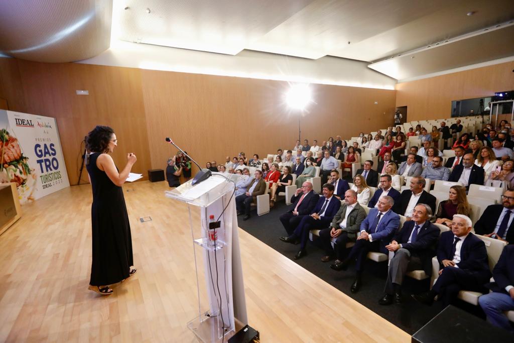 Se ha reconocido a lo mejor del sector granadino en cinco categorías: Mejor Hotel, Mejor Cocinero, Mejor Alojamiento Rural, Mejor Taberna y Mejor Restaurante