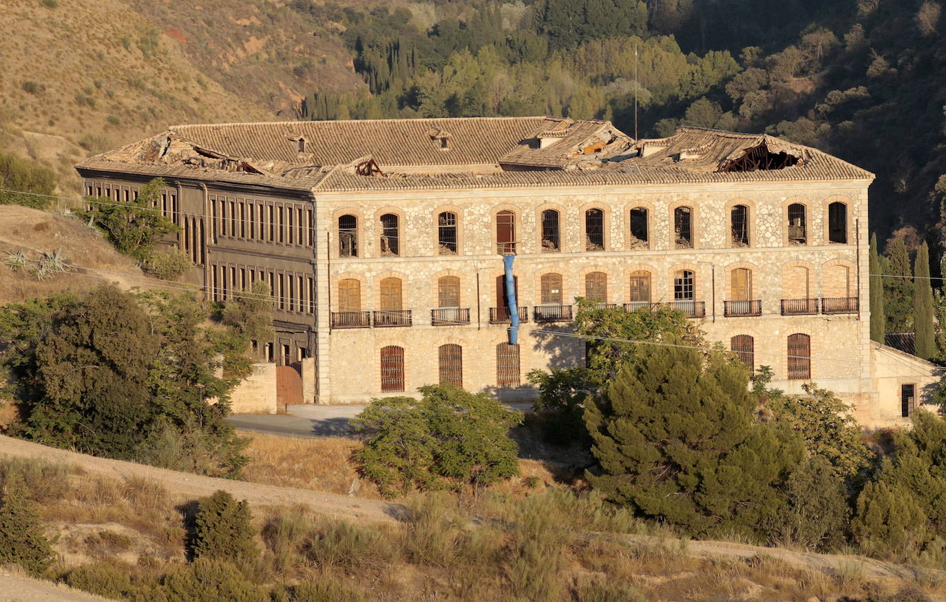 Tejado hundido en la Abadía doce años después del incendio