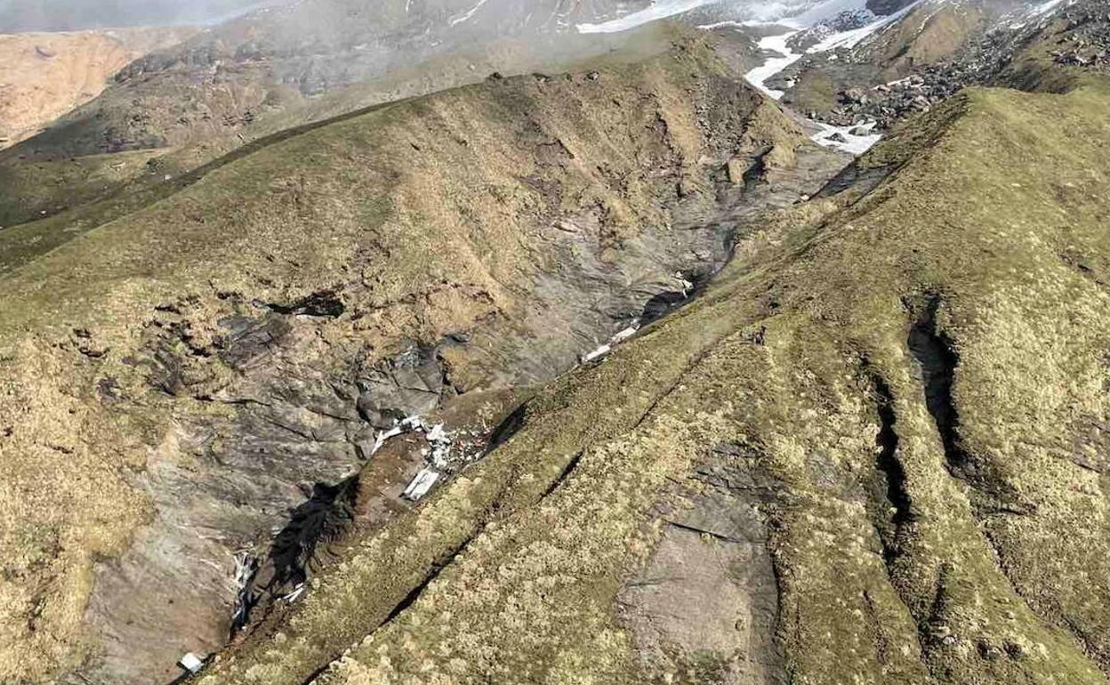 Restos del avión siniestrado en Nepal.