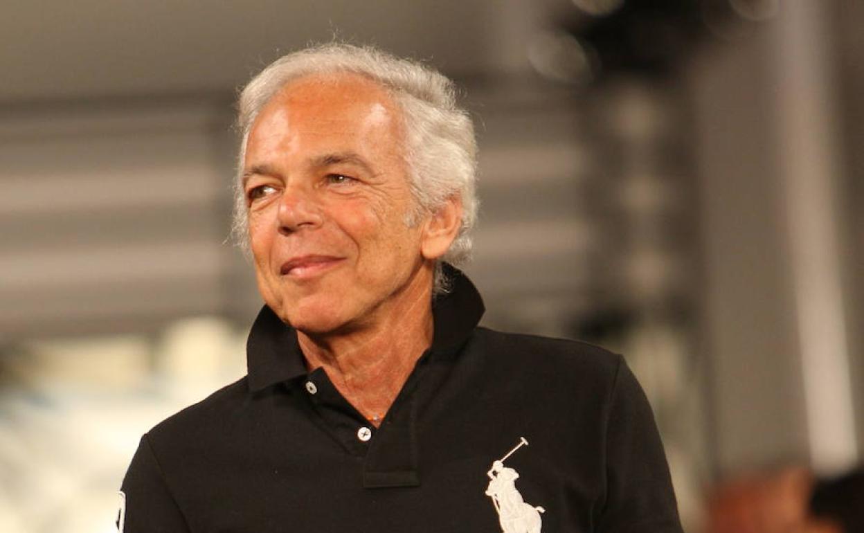 Ralph Lauren, luciendo uno de sus polos. 