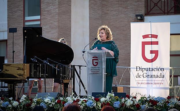 La diputada Fátima Gómez glosando la figura de Manuel Liñán. 