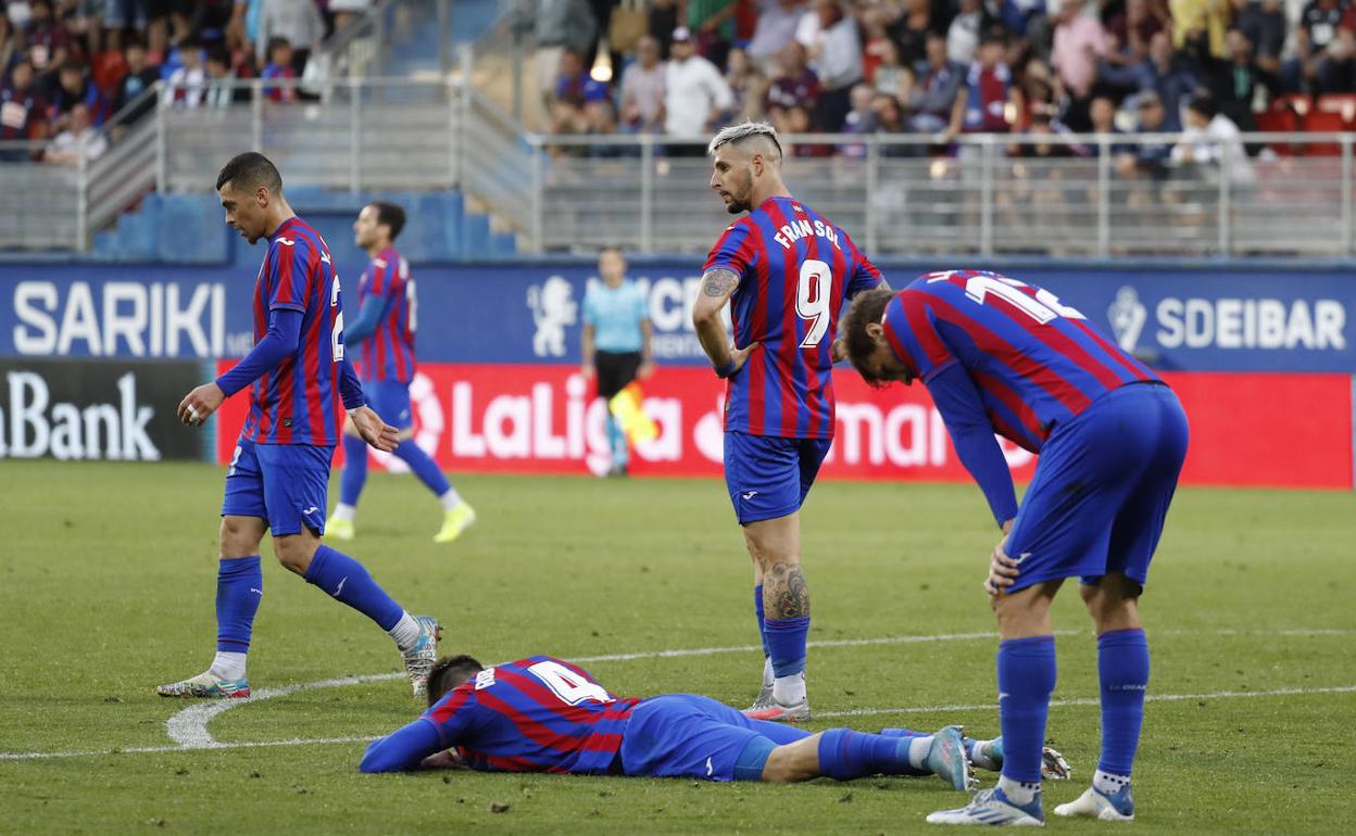 El Eibar, tercero y durante muchos minutos en ascenso en la última jornada, quedó relegado el domingo en el playoff. 