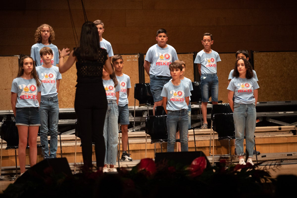 Los alumnos de Iniciativas musicales, sobre el escenario.