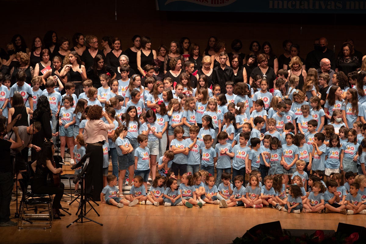 Los alumnos de Iniciativas musicales, sobre el escenario.