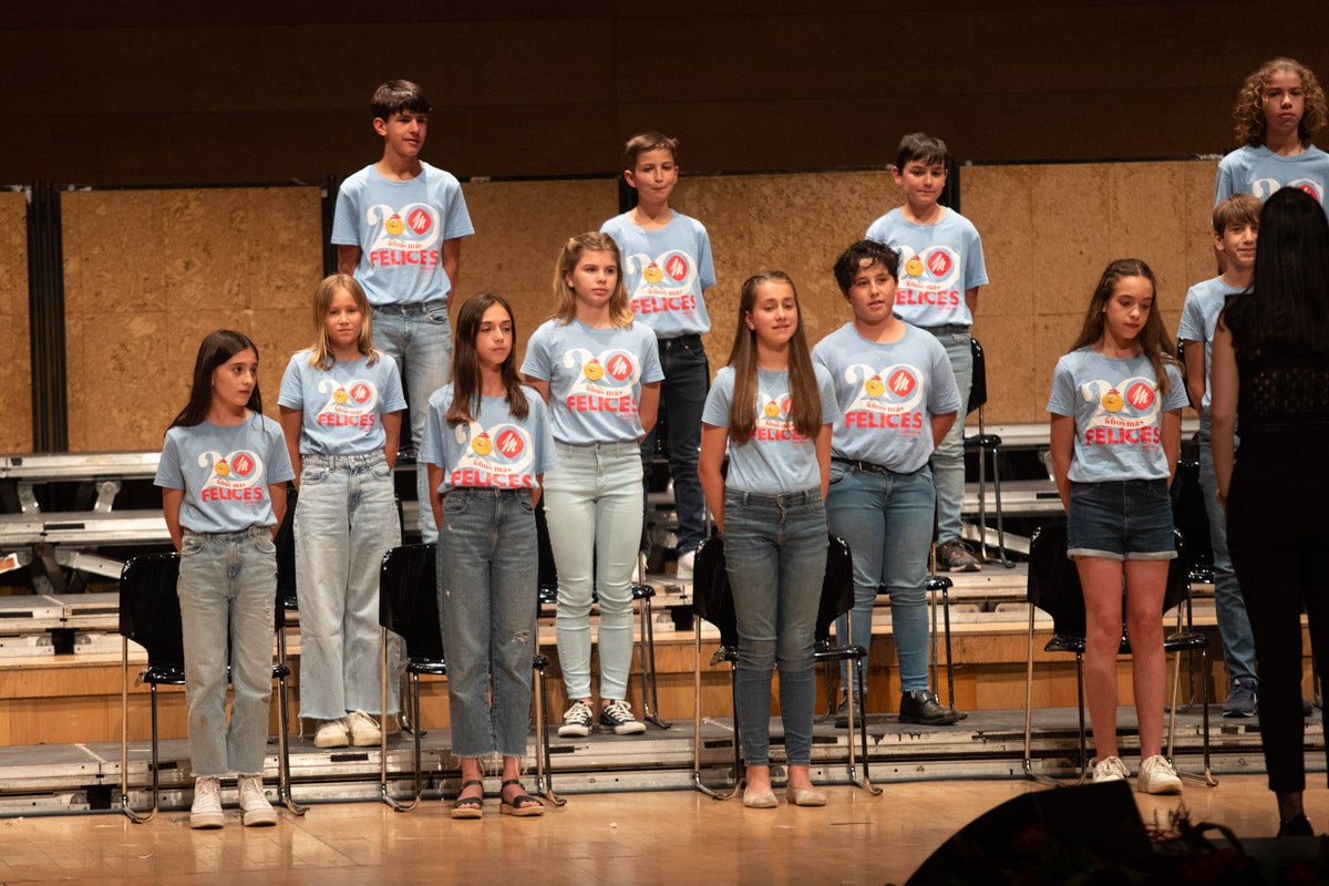 Los alumnos de Iniciativas musicales, sobre el escenario.